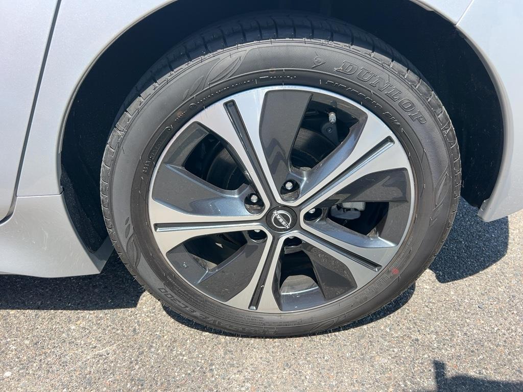 2022 Nissan Leaf thumbnail
