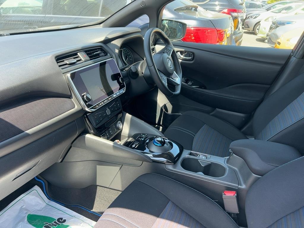 2022 Nissan Leaf thumbnail