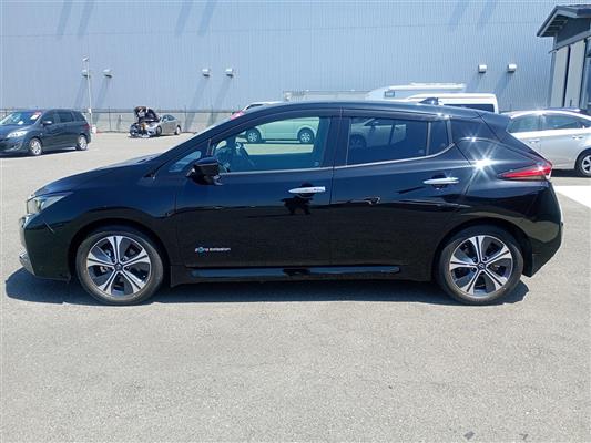 2022 Nissan Leaf thumbnail