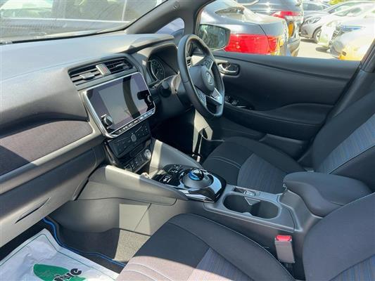 2022 Nissan Leaf thumbnail