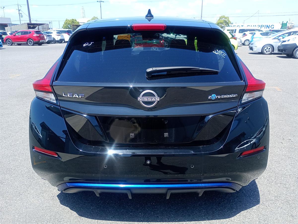 2022 Nissan Leaf thumbnail
