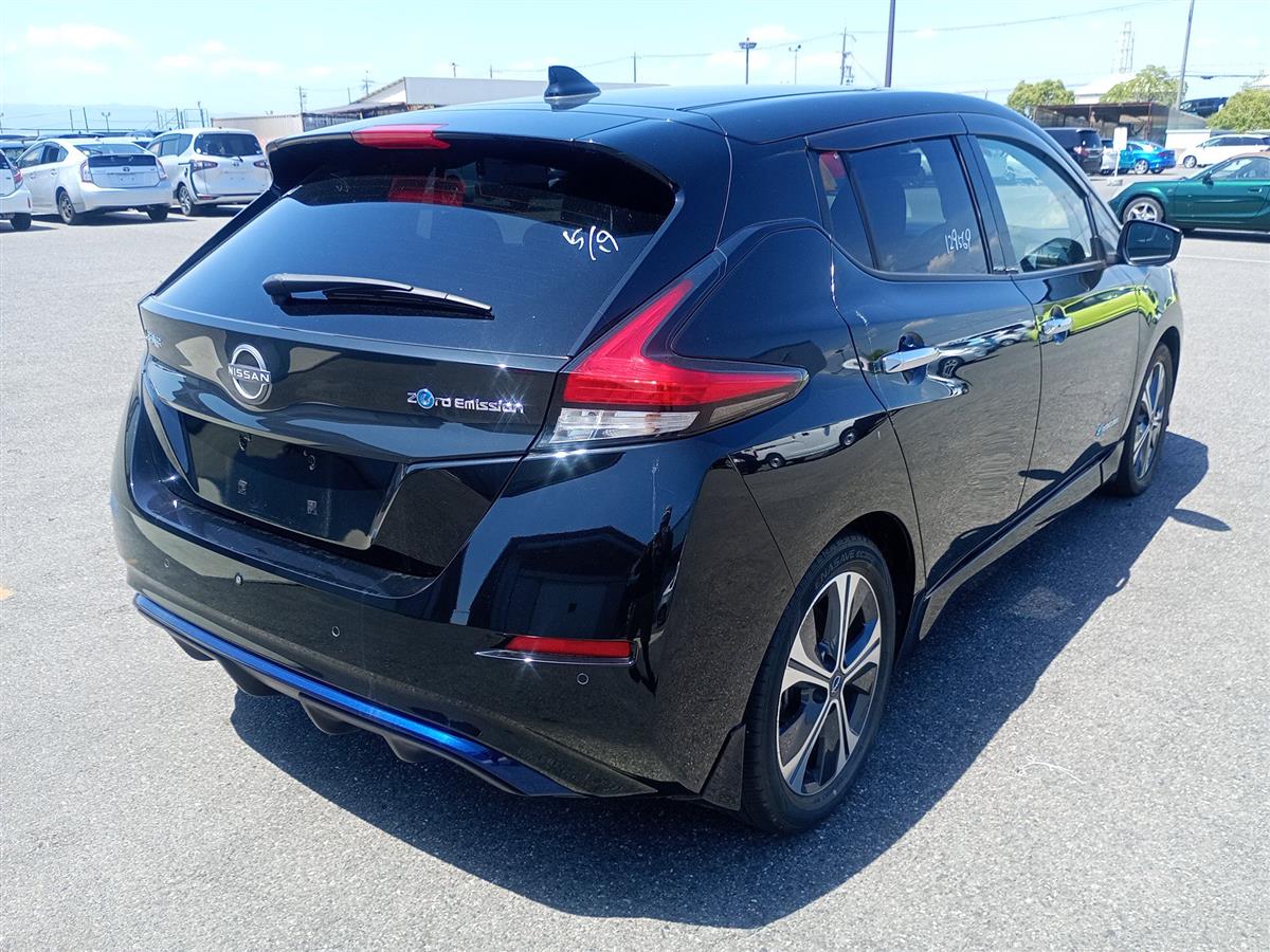 2022 Nissan Leaf thumbnail