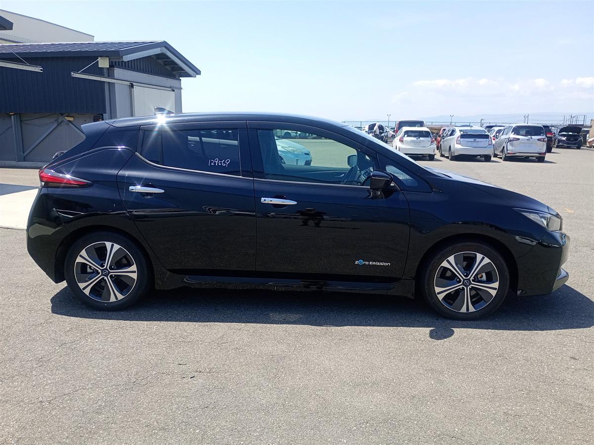 2022 Nissan Leaf thumbnail