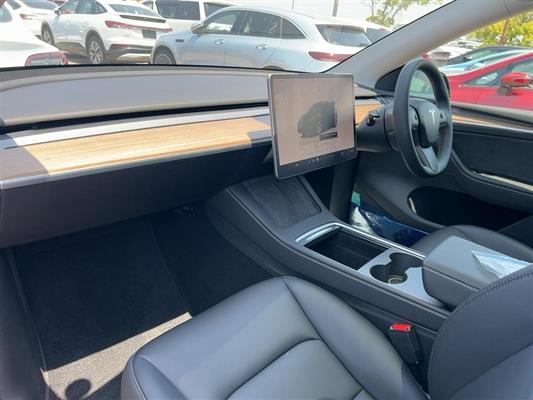 2024 Tesla Model thumbnail