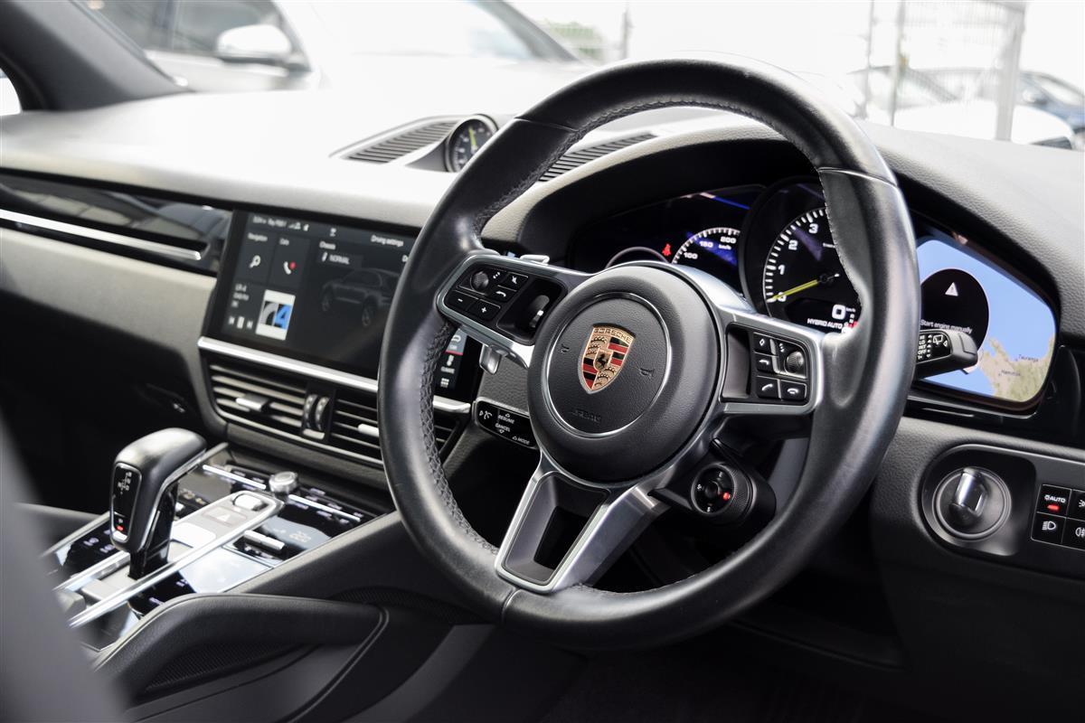 2020 Porsche Cayenne thumbnail