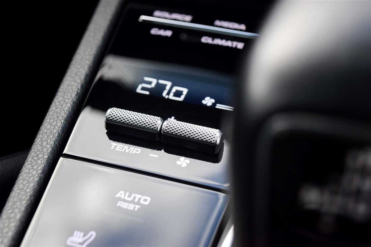 2020 Porsche Cayenne thumbnail