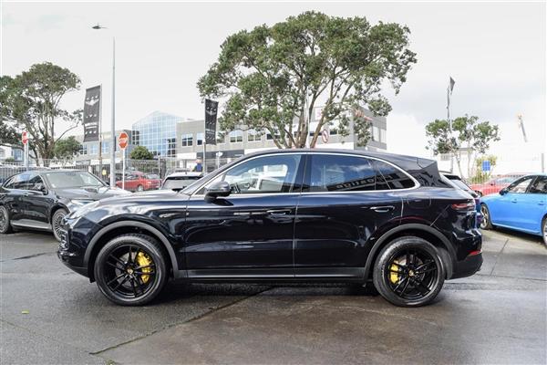 2020 Porsche Cayenne thumbnail
