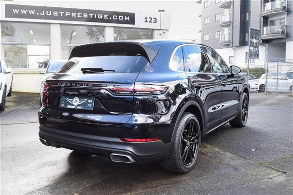 2020 Porsche Cayenne thumbnail