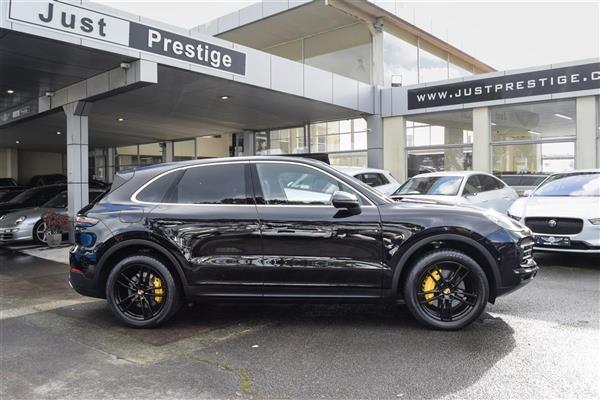 2020 Porsche Cayenne thumbnail