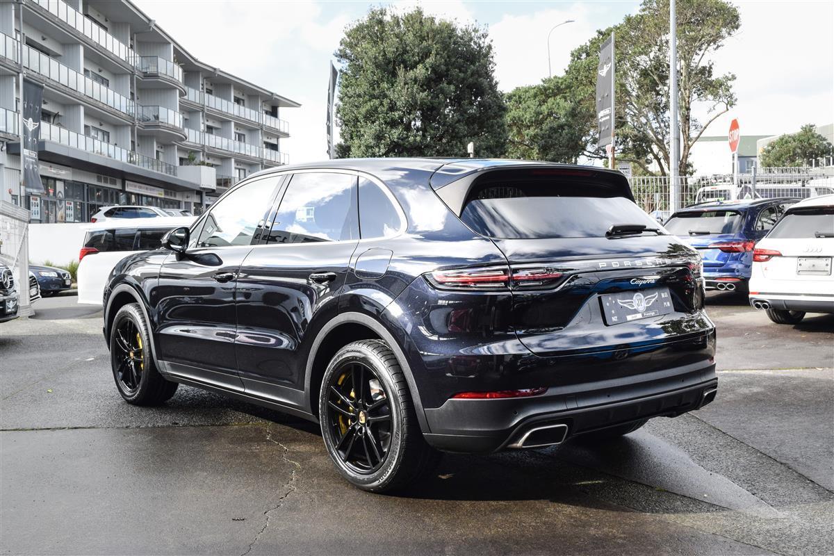 2020 Porsche Cayenne thumbnail