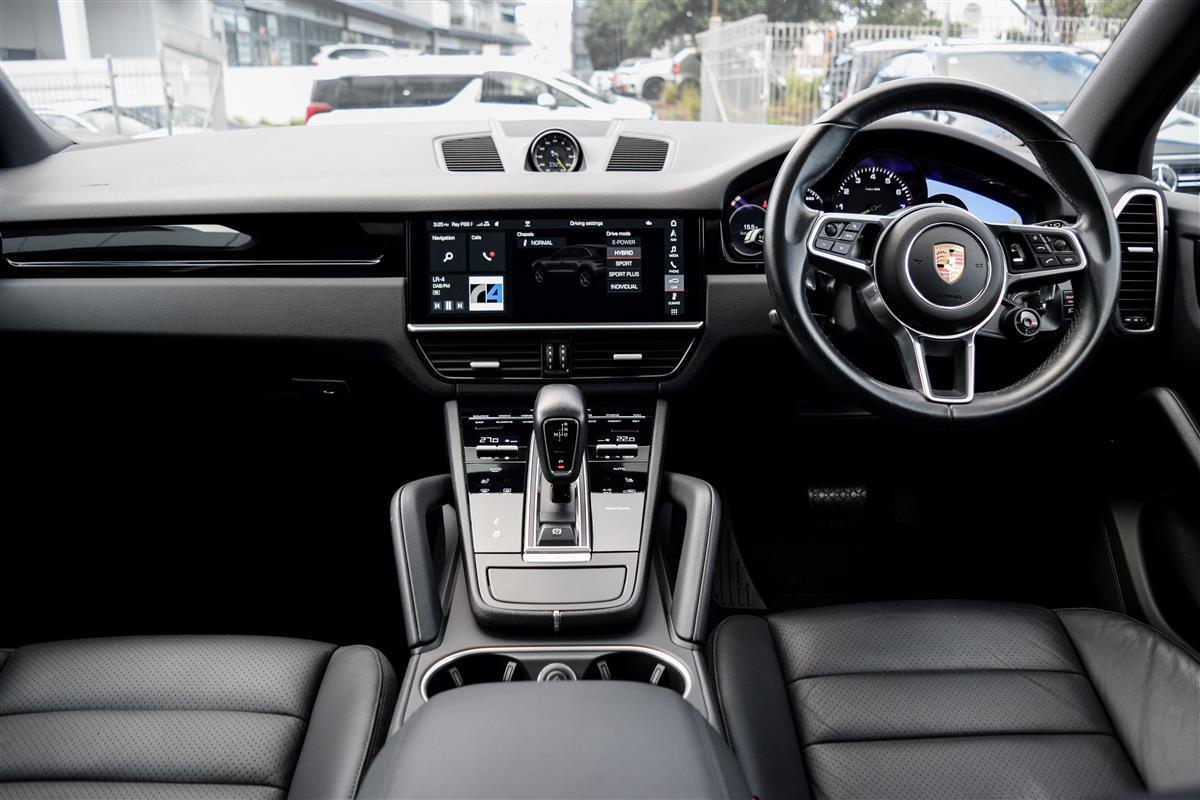 2020 Porsche Cayenne thumbnail