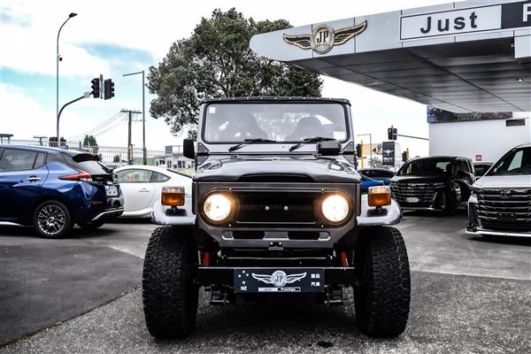 2012 Toyota Land thumbnail