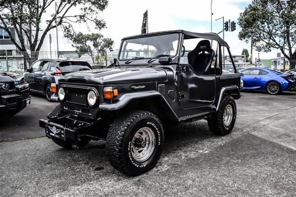 2012 Toyota Land thumbnail