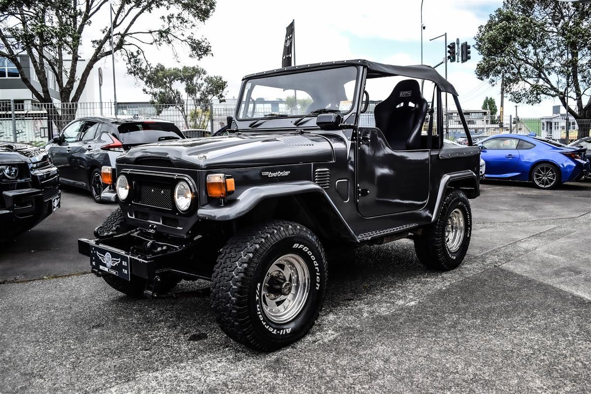 2012 Toyota Land thumbnail
