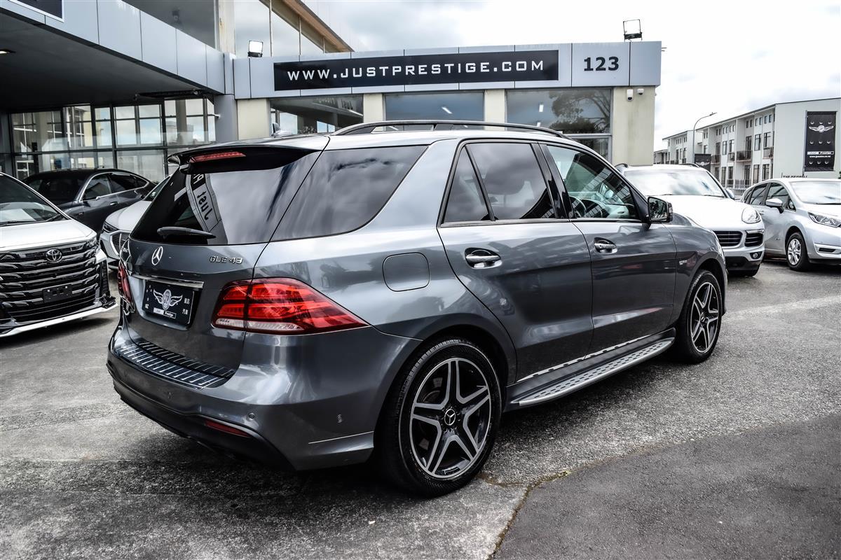 2016 Mercedes-Benz GLE thumbnail