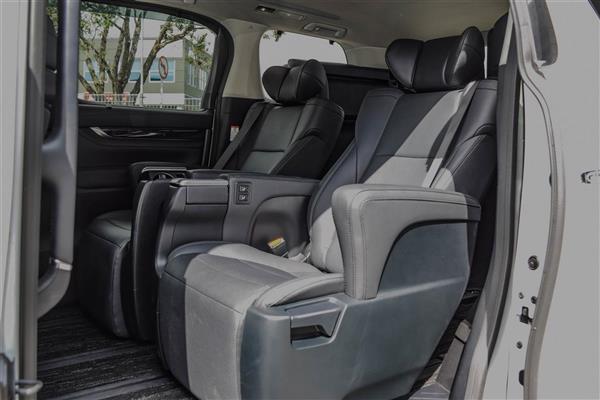 2022 Toyota Alphard thumbnail