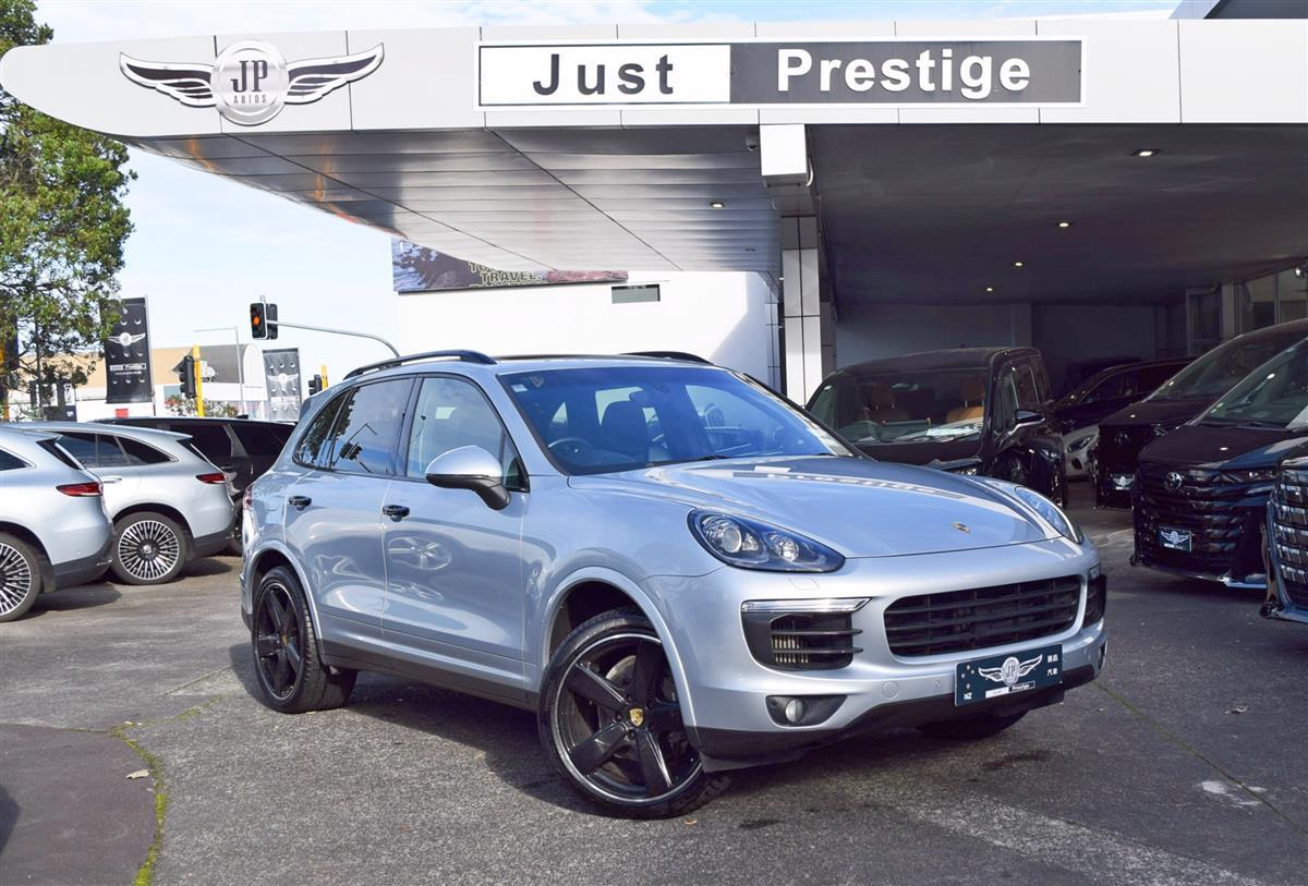 2018 Porsche Cayenne thumbnail