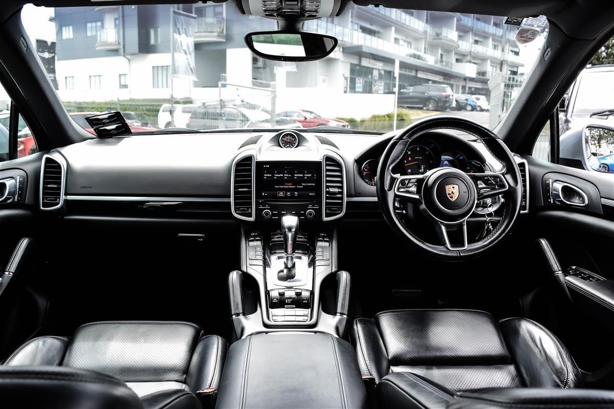 2018 Porsche Cayenne thumbnail