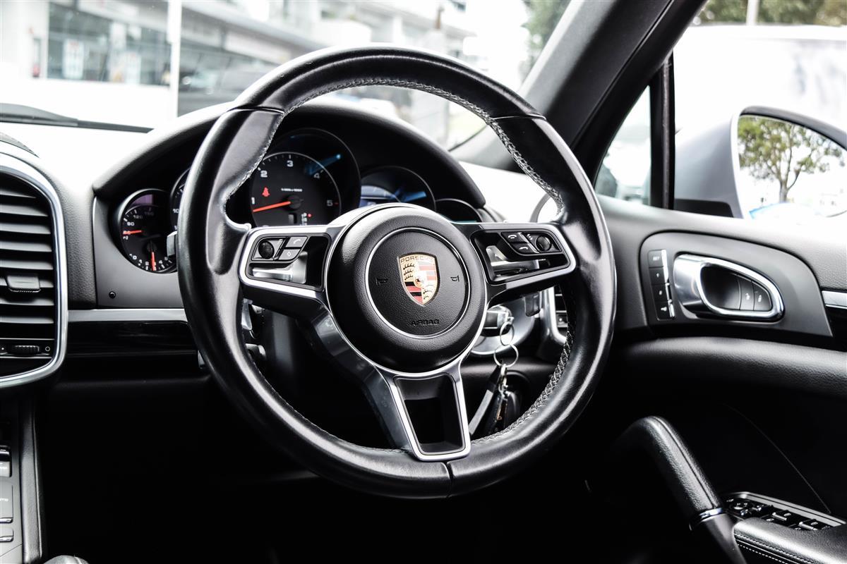 2018 Porsche Cayenne thumbnail