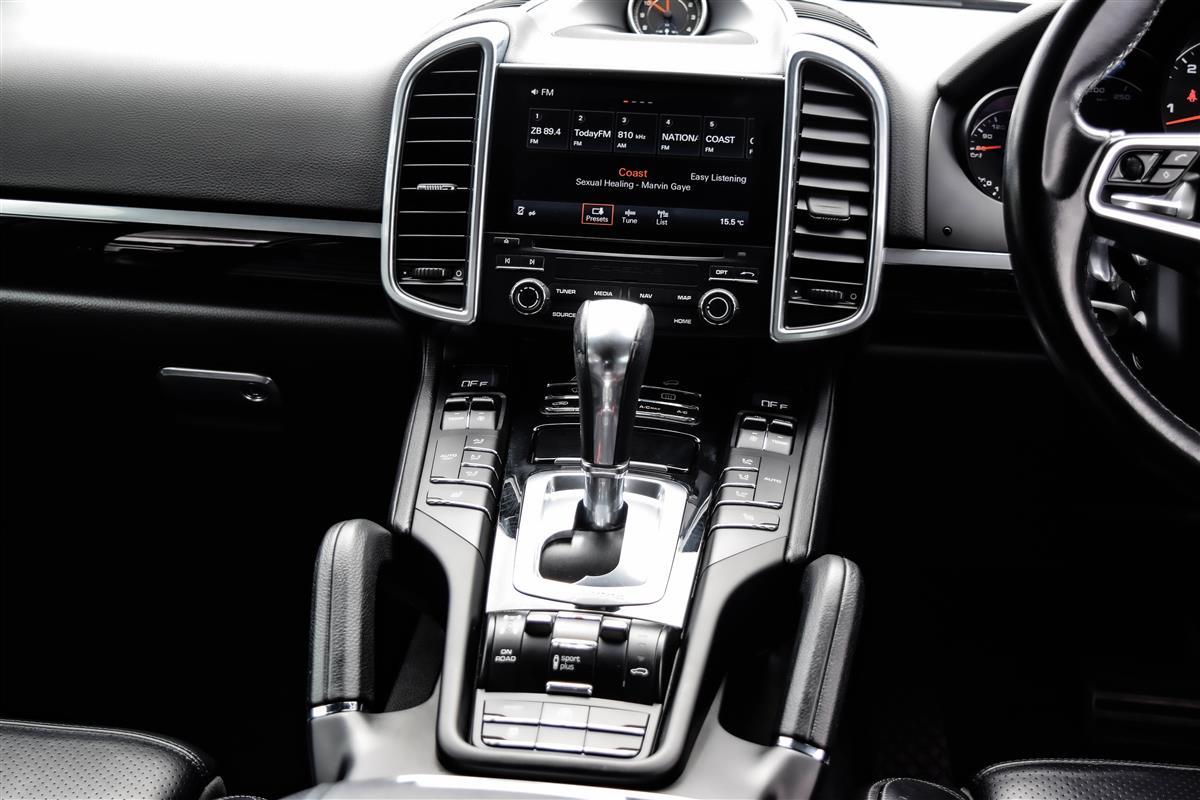 2018 Porsche Cayenne thumbnail