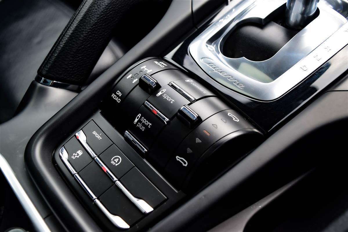 2018 Porsche Cayenne thumbnail
