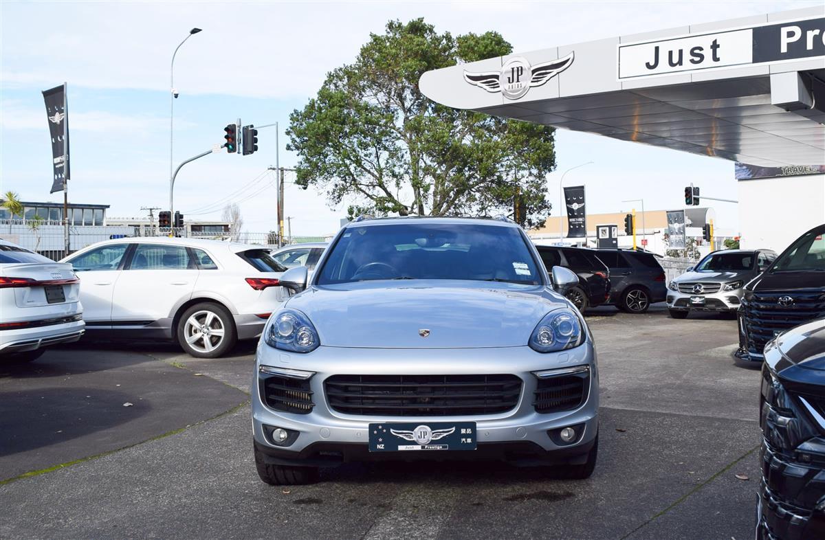 2018 Porsche Cayenne thumbnail