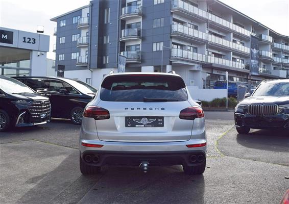 2018 Porsche Cayenne thumbnail