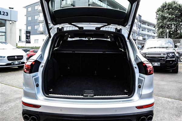 2018 Porsche Cayenne thumbnail