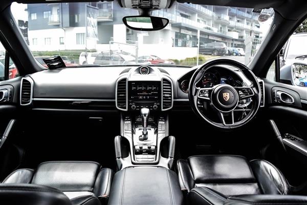 2018 Porsche Cayenne thumbnail