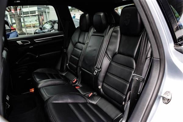 2018 Porsche Cayenne thumbnail