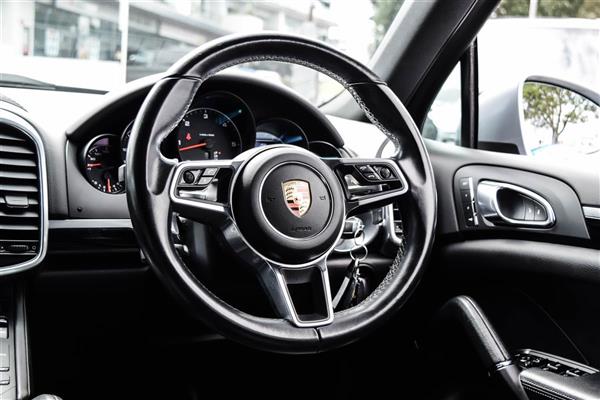 2018 Porsche Cayenne thumbnail