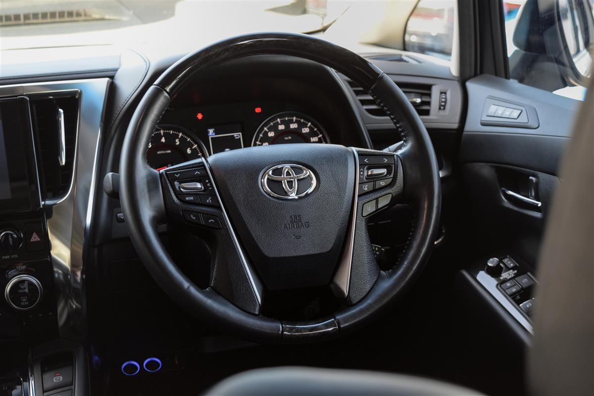 2020 Toyota Alphard thumbnail