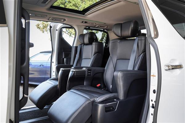 2020 Toyota Alphard thumbnail