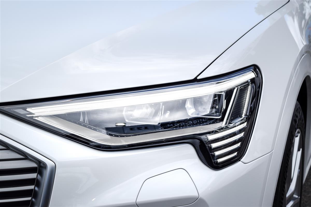 2021 Audi e-tron thumbnail