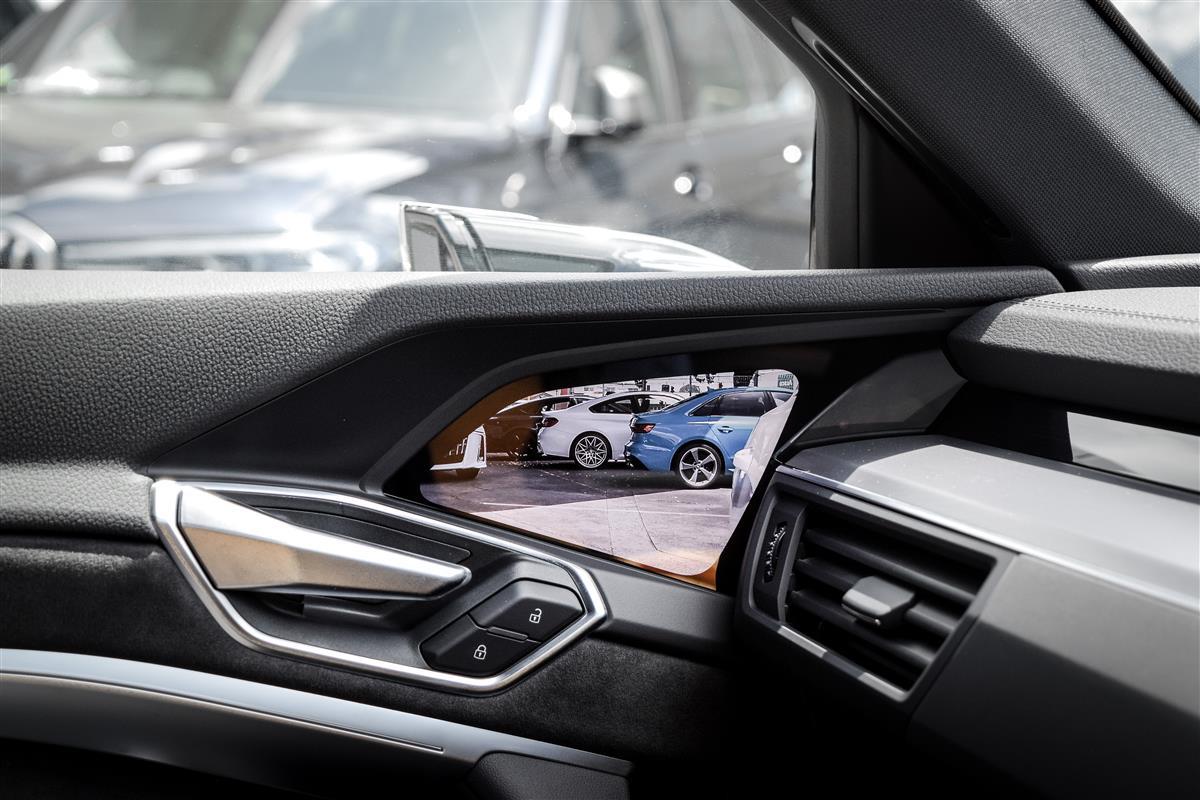 2021 Audi e-tron thumbnail