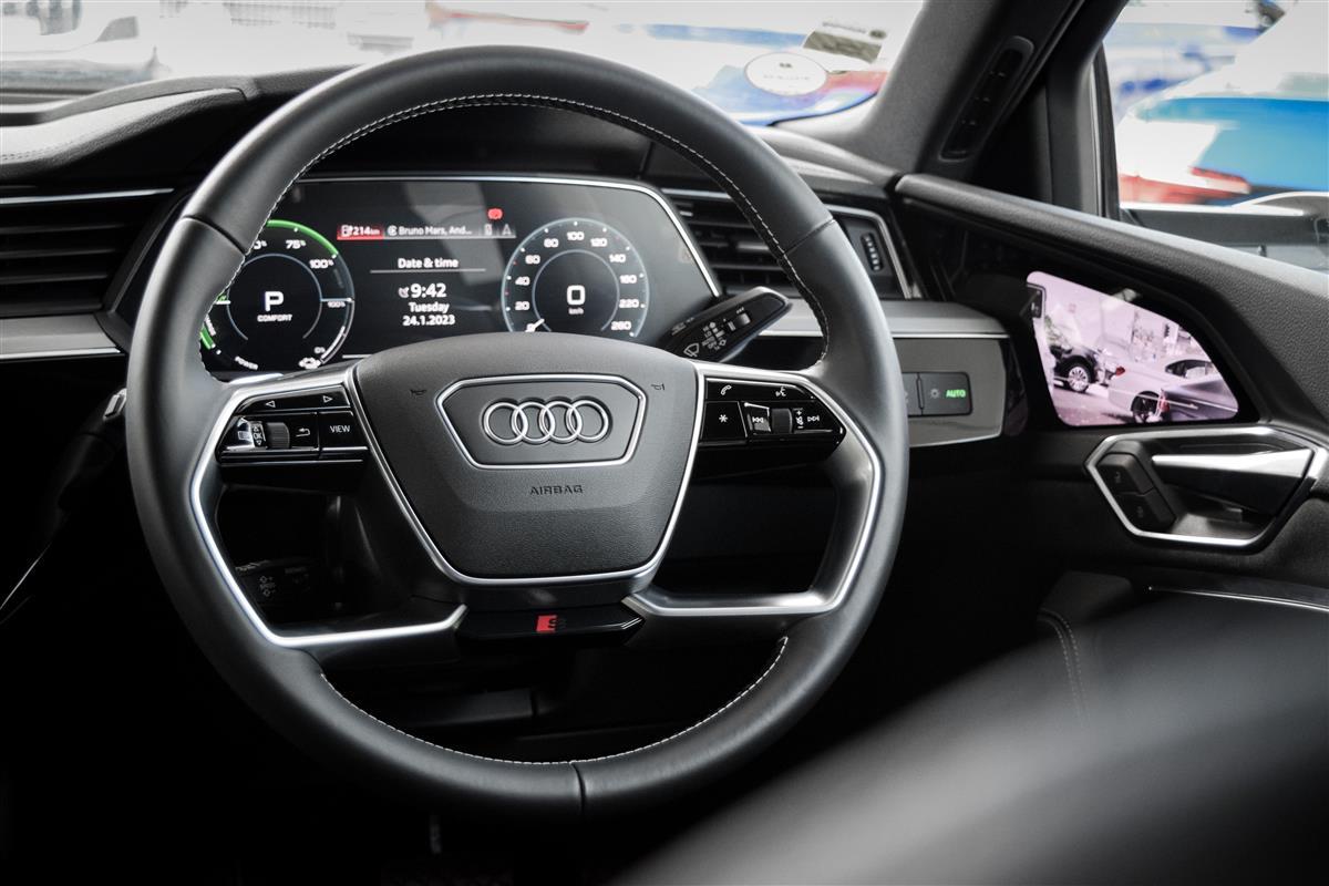 2021 Audi e-tron thumbnail