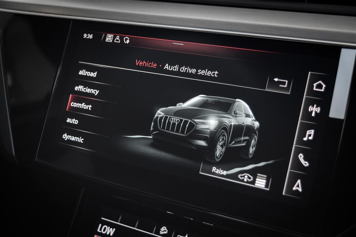 2021 Audi e-tron thumbnail