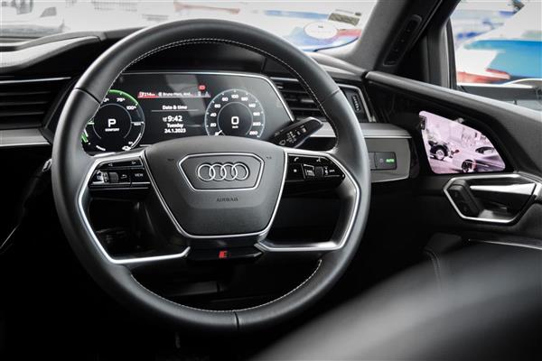 2021 Audi e-tron thumbnail