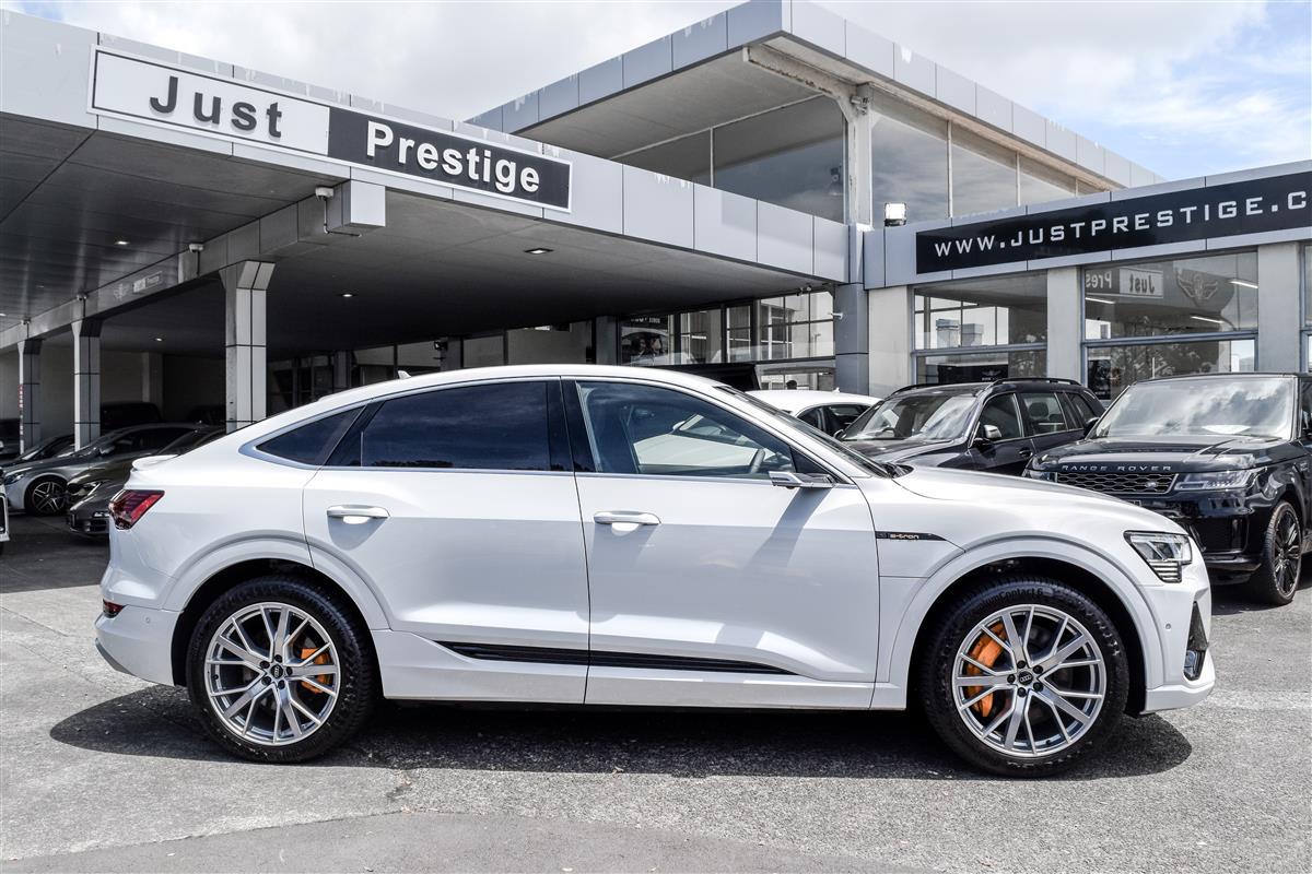 2021 Audi e-tron thumbnail