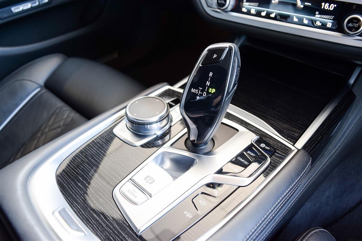2017 BMW 740e thumbnail