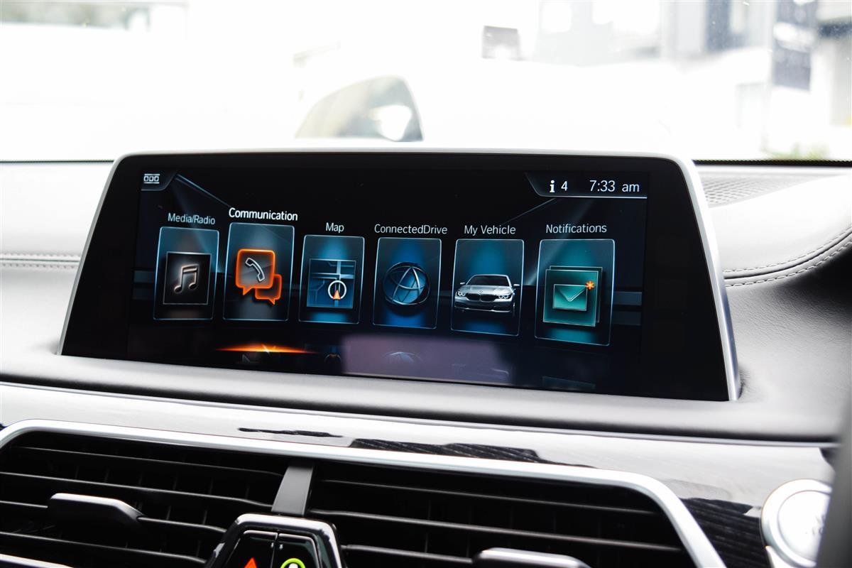 2017 BMW 740e thumbnail