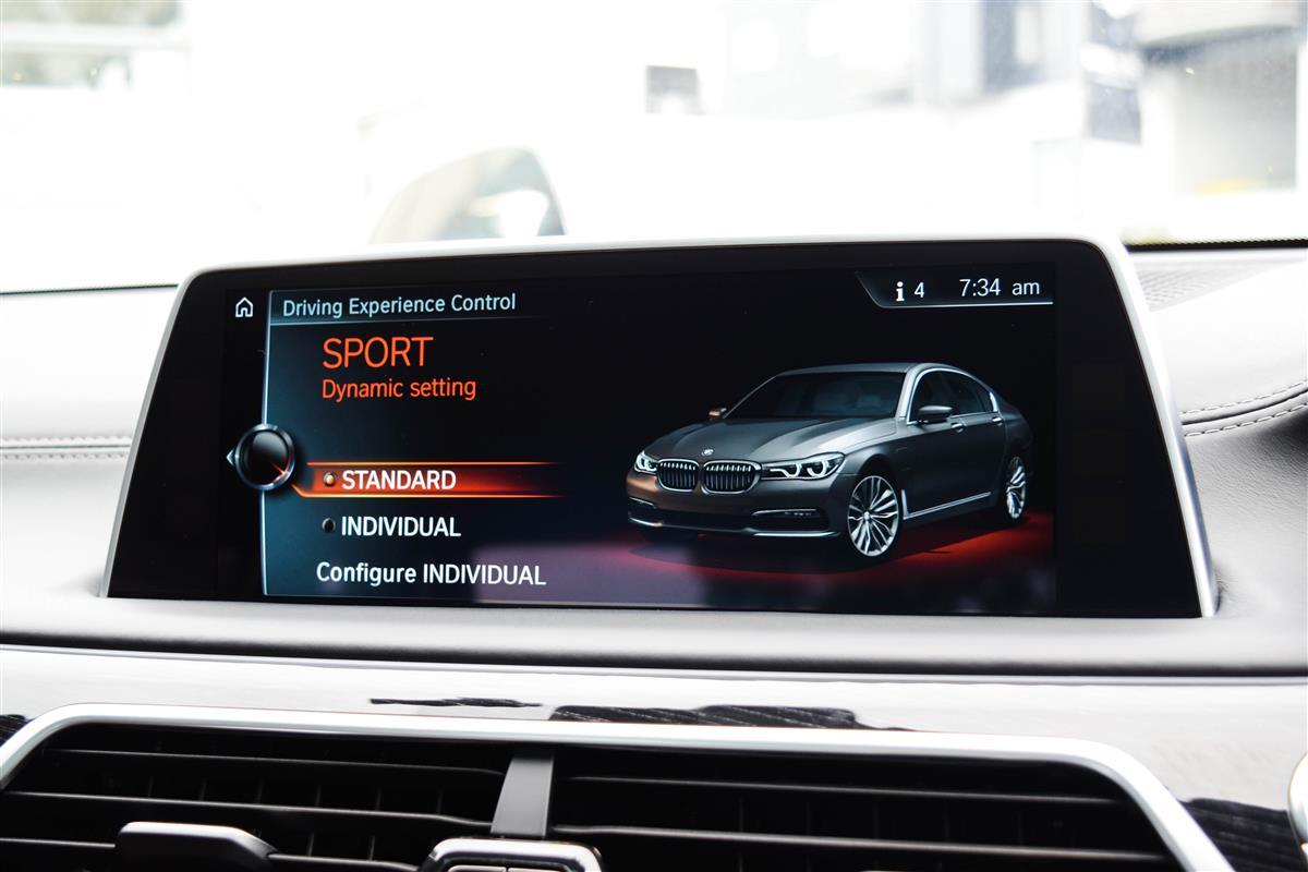 2017 BMW 740e thumbnail