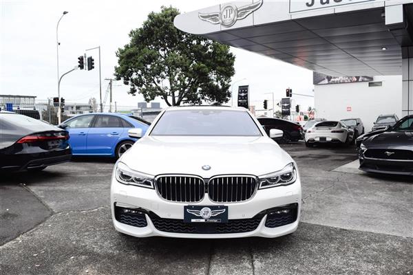 2017 BMW 740e thumbnail
