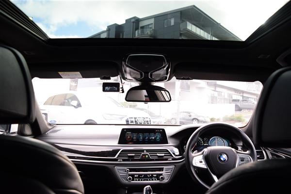 2017 BMW 740e thumbnail