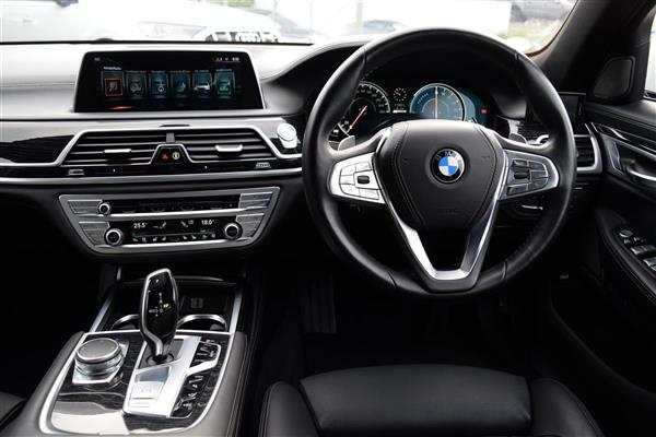 2017 BMW 740e thumbnail