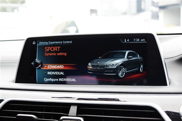 2017 BMW 740e thumbnail