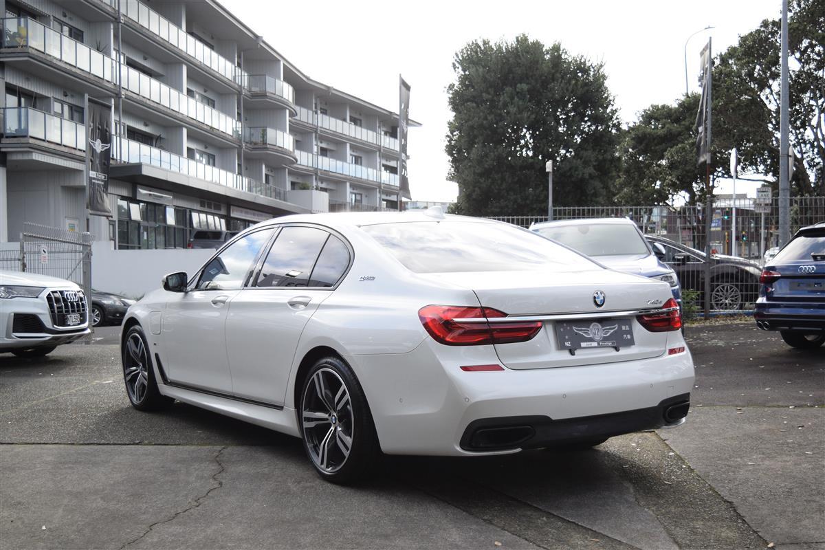 2017 BMW 740e thumbnail