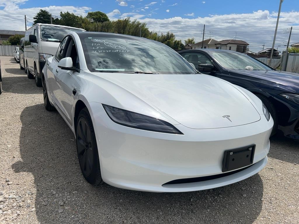 2024 Tesla Model thumbnail