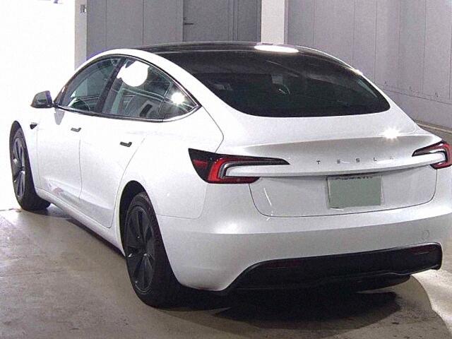 2024 Tesla Model thumbnail