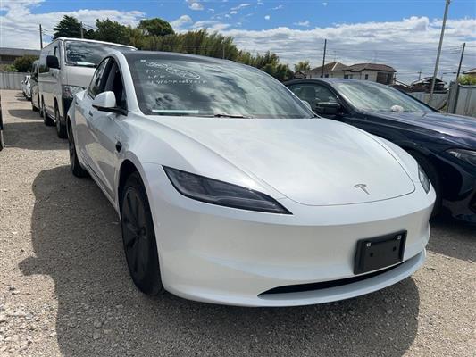 2024 Tesla Model thumbnail